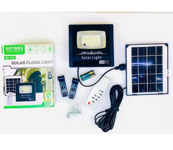 LAMPARA CON PANEL SOLAR GD-070
